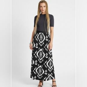 Black & White Graphic Print Maxi Skirt Size S (6),